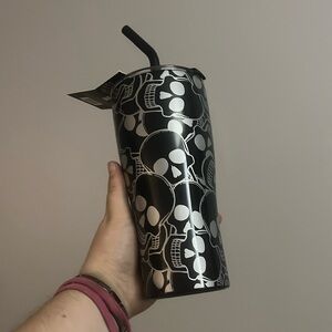 Stainless steel double wall 30oz black and silver skull tumbler with straw